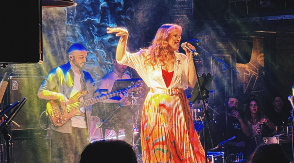 Νίνα Μαζάνη: Το next big thing της ελληνικής μουσικής αποκαλύπτεται στο Dnews