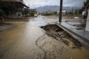 Προβλήματα στα Χανιά από την κακοκαιρία: Πτώσεις βράχων και κατολισθήσεις