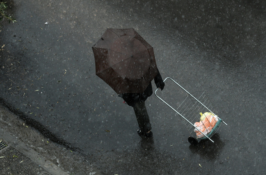 Κακοκαιρία Alexandros: Πλημμύρισε το Μικρολίμανο με 15 λεπτά βροχής (Βίντεο)