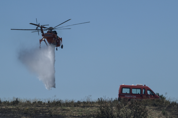 Πύρινη κόλαση στο Κρανίδι, σε τρία μέτωπα μαίνεται η φωτιά στη Φωκίδα - Στην «μάχη» και εναέρια μέσα