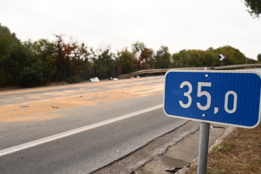 Νέα στοιχεία για το πολύνεκρο τροχαίο στις Αφίδνες: Τα καθίσματα εκτινάχθηκαν 20 μέτρα μακριά