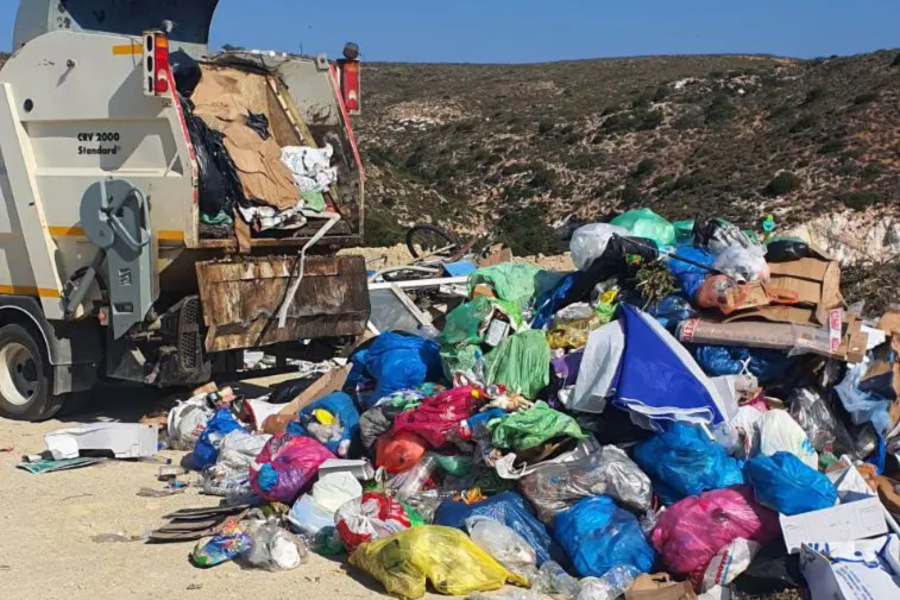 Μήλος: 17 συλλήψεις υπαλλήλων καθαριότητας για ρύπανση του περιβάλλοντος