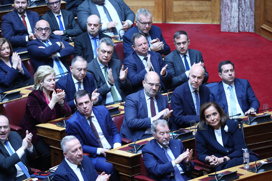 Ο Κυριάκος Μητσοτάκης απέναντι στους βουλευτές της ΝΔ - Φοβάται ο Γιάννης το θεριό και το… θεριό τον Γιάννη