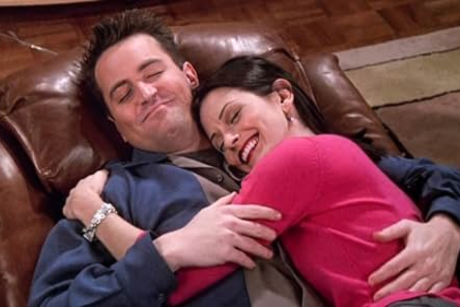 Κόρτνεϊ Κοξ: «Ο Μάθιου Πέρι με επισκέπτεται συχνά»