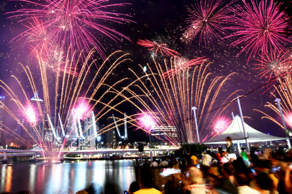 Με πυροτεχνήματα υποδέχτηκαν το 2020 Νέα Ζηλανδία και Αυστραλία (video)