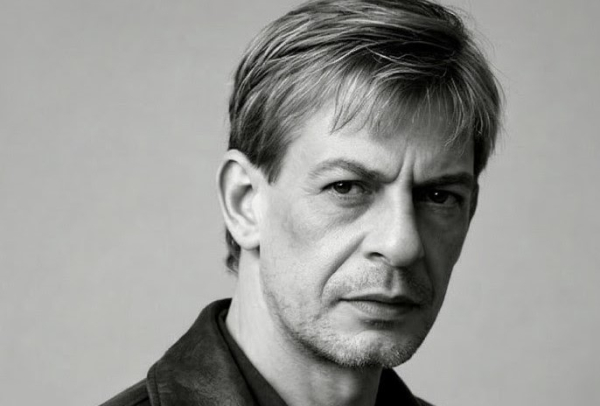 Ο Μιχάλης Ρακιντζής μετατρέπει το Γυάλινο σε dance club και κάνει rave πάρτι