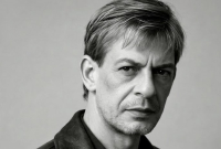 Ο Μιχάλης Ρακιντζής μετατρέπει το Γυάλινο σε dance club και κάνει rave πάρτι