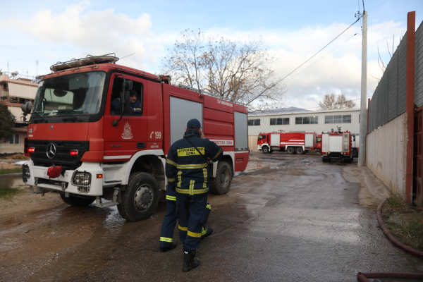 Φωτιά τώρα στις Αχαρνές, στο Στρατόπεδο Καποτά - Ήχησε το 112
