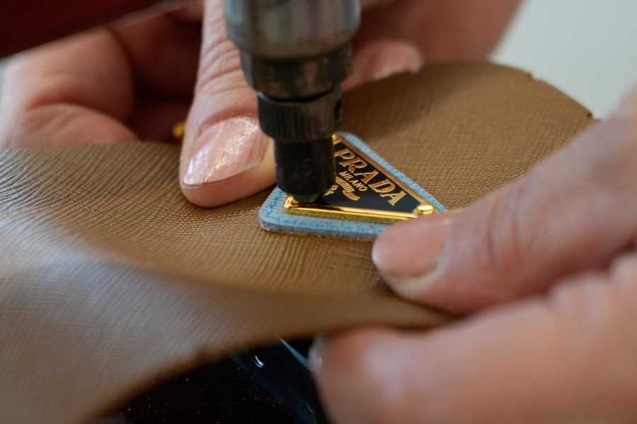 Σούπερ deal στη μόδα: Η Prada εξαγόραση την Versace