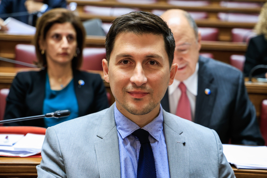 Ποια θεατρική παράσταση πρέπει να δει ο Π. Χρηστίδης