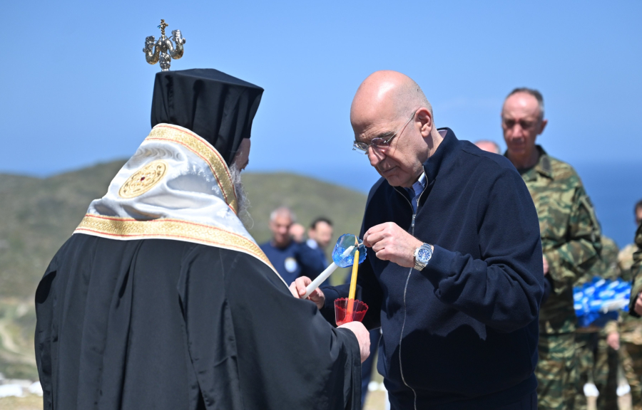 Δένδιας: Ευγνώμων για τις γυναίκες και τους άντρες των Ενόπλων Δυνάμεων που κάνουν Ανάσταση με το όπλο στο χέρι