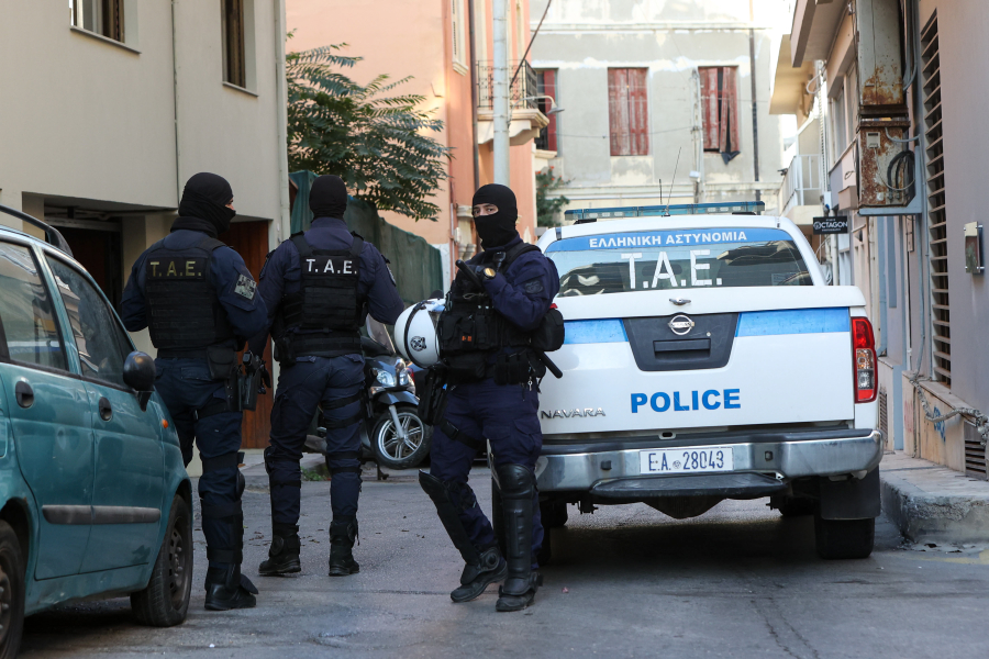 Μεσαρά: Ανήλικος πυροβόλησε το αυτοκίνητο του νονού του