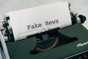 Περισσότερη αξιοπιστία και λιγότερα fake news ζητούν οι Ευρωπαίοι πολίτες