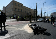 Τροχαίο έξω από την Βουλή: Εγκεφαλικά νεκρός ο 23χρονος Ιάσονας, συντετριμμένη η Μπακογιάννη