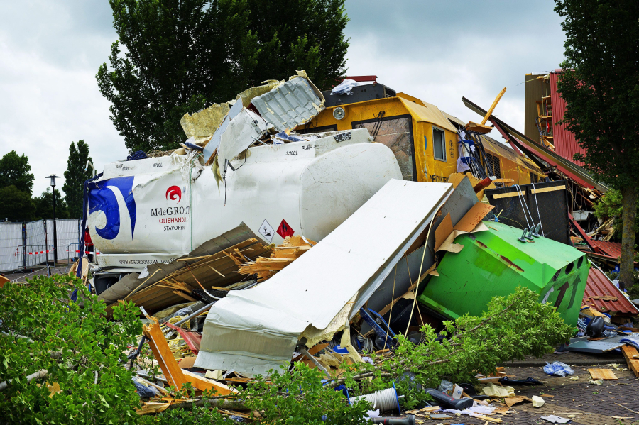 Εκτροχιασμός τρένου στην Ολλανδία, επιβατική αμαξοστοιχία με 50 επιβαίνοντες χτύπησε σε μηχάνημα, αναφορές για πολλούς τραυματίες