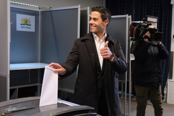 Exit Poll - Εκλογές στην Ολλανδία: Ήττα για τον Βίλντερς, προβάδισμα για τους κεντρώους D66