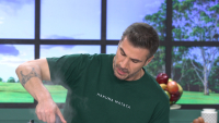 «Kitchen Lab»: Ο Άκης Πετρετζίκης μας σερβίρει κλασικά γεύματα με light πινελιές (29-30/3)
