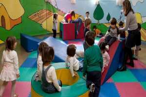 ΥΠΕΣ: Δεν διαταράσσεται η ομαλή λειτουργία των παιδικών σταθμών από τη μείωση ωραρίου