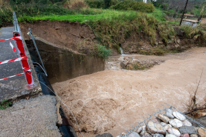 Ο Αλφειός «σαρώνει» την Αρχαία Ολυμπία - Καθιζήσεις, κατολισθήσεις και πλημμυρισμένα σπίτια (Εικόνες - Βίντεο)