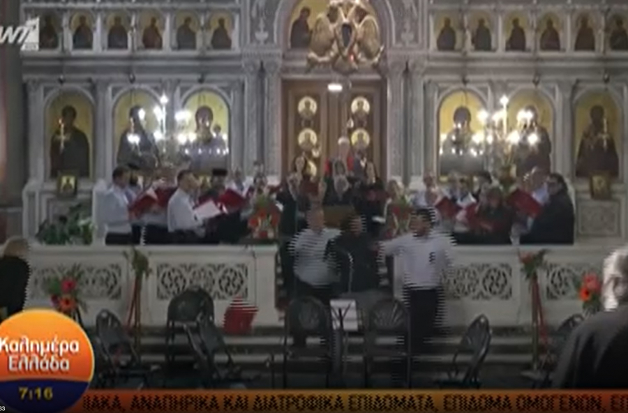 Η στιγμή που αλλοδαπός εισέβαλε στον Αγ. Παντελεήμονα και άρχισε να φωνάζει στο μικρόφωνο (βίντεο)