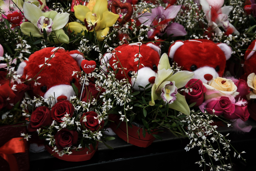 Ποια γιορτή είναι σήμερα, σε ποιους λέμε «χρόνια πολλά»