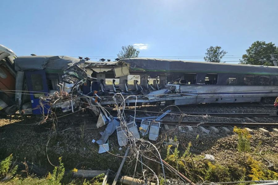 Πολωνία: Εκτροχιάστηκε τρένο - Τουλάχιστον 20 τραυματίες, οι 4 σοβαρά (Εικόνες και Βίντεο)