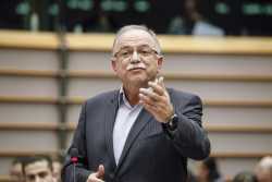 Ο Αβραμόπουλος σε Παπαδημούλη για τη Ευρω-Συνοριοφυλακή
