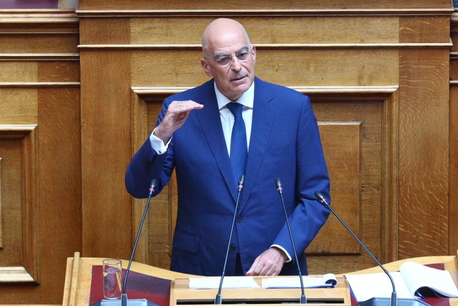 Μετωπική Δένδια – Χαρίτση: «Εάν συνεχίσετε έτσι και το 0,5% πολύ θα σας φαίνεται» - «Και 0% να πάρουμε, δεν θα βγούμε με περικεφαλαίες»