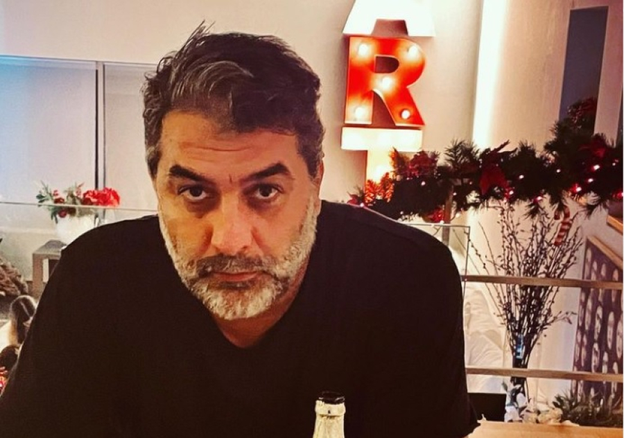 Ο Μπισμπίκης προσπαθεί να λήξει επεισόδια μετά το ματς Παναθηναϊκός - Άρης