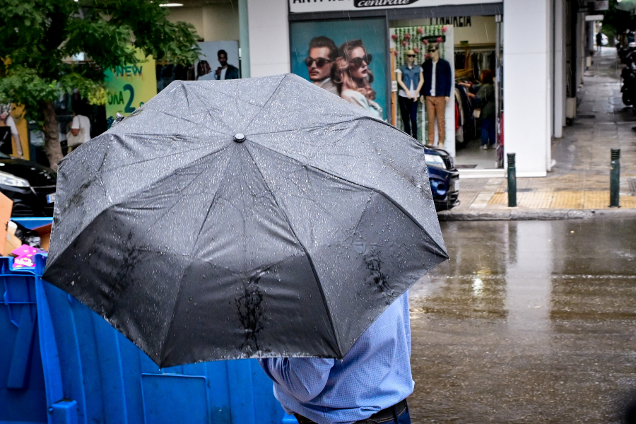 Κακοκαιρία: Νέα πρόγνωση Αρνιακού, πού αναμένονται βροχές και καταιγίδες τις επόμενες ώρες - Τι ισχύει για Αττική