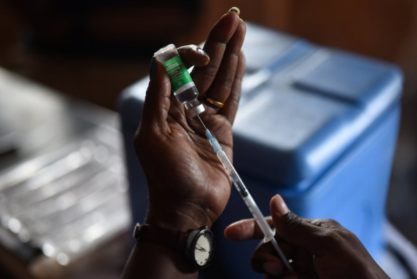 Γιατί αρρωσταίνουν και οι εμβολιασμένοι, ποια είναι τα συμπτώματα