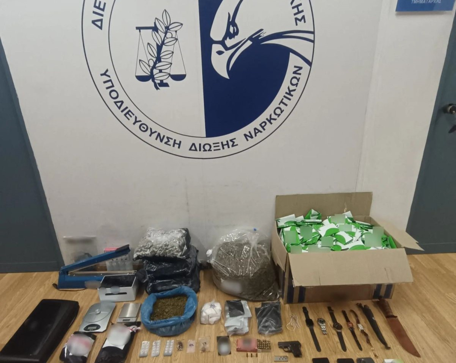 Χειροπέδες σε άνδρα για διακίνηση ναρκωτικών στα Νότια Προάστια της Αττικής