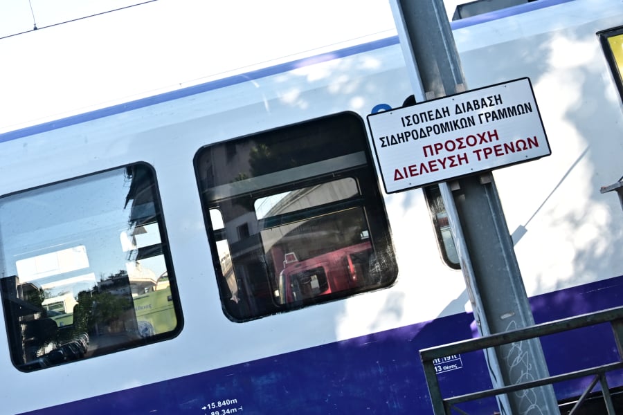 Παρολίγον νέα Τέμπη: Τρένο μπήκε σε λάθος γραμμή για 7 λεπτά