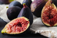 Αυτός είναι ο «σωστός» τρόπος για να καθαρίζουμε τα σύκα (Βίντεο)