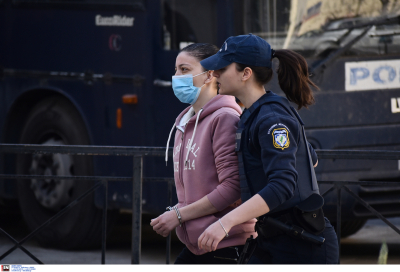 Κολωνός: Αποφυλακίζεται η μητέρα της 12χρονης, σήμερα η απόφαση για ελαφρυντικά στους 19 ενόχους