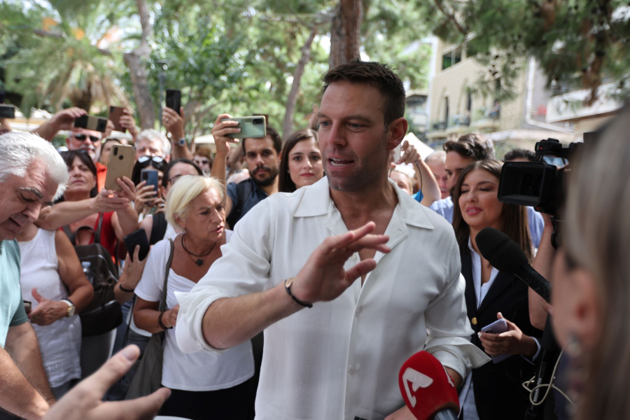 Αιχμές Κασσελάκη για τη διαδικασία και προτροπή προς τους ψηφοφόρους να μη φεύγουν από τα εκλογικά κέντρα