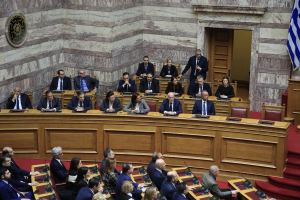 Τελικά, υπουργοί αλαζόνες ή «κότες»;