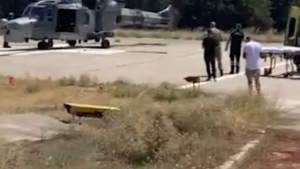 Συναγερμός για Βρετανό στρατιωτικό - Βίντεο από την επείγουσα αεροδιακομιδή στο νοσοκομείο Χανίων