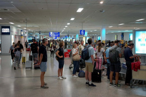 Αναγκαστική προσγείωση αεροσκάφους στο αεροδρόμιο «Μακεδονία» – Τι λέει η εταιρεία