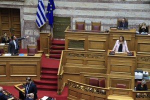 Κωνσταντοπούλου: Ξέρω ότι απευθύνομαι σε φασίστα - Γεωργιάδης: Μισητή παρουσία, ποια νομίζεις ότι είσαι; Εθνική εισαγγελέας;