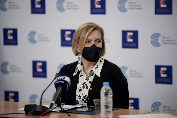 Γκάγκα: Μένουν οι μάσκες στους εσωτερικούς χώρους