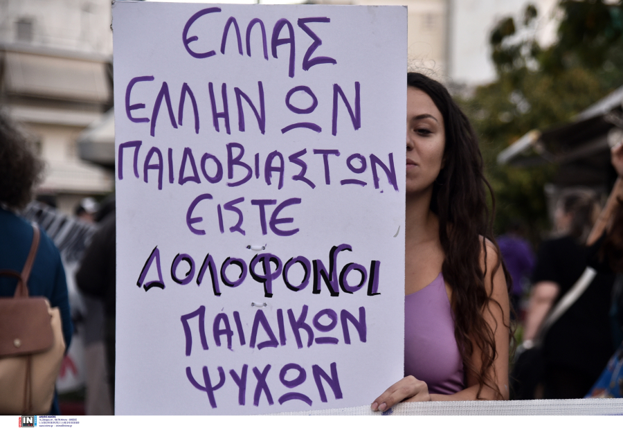 Αντί να σιωπήσει προκαλεί ο πατέρας του παιδοβιαστή: «Οποιοσδήποτε να ήταν άμα του κουνιόταν κάτι θα έκανε» (βίντεο)