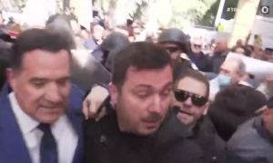 Ένταση στο νοσοκομείο Νίκαιας κατά την επίσκεψη του Άδωνι Γεωργιάδη (Βίντεο)