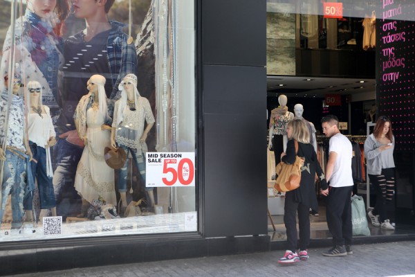 Ελάχιστα καταστήματα παράκουσαν την «αργία» στην Θεσσαλονίκη