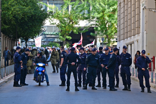 Βουλή: Η αντιπολίτευση καταγγέλλει κλίμα αστυνομοκρατίας στο συλλαλητήριο