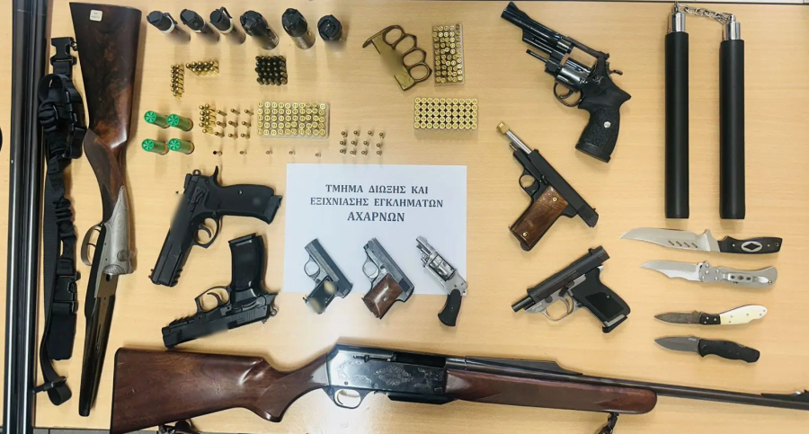 Μενίδι: Έφοδος της αστυνομίας σε οικισμό - Βρέθηκαν όπλα και καλώδια ρευματοκλοπής