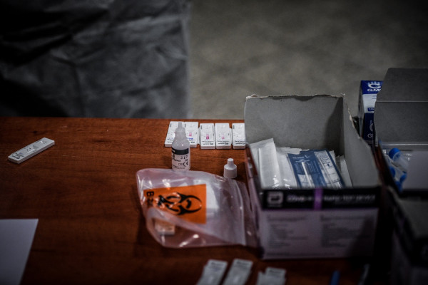Το υπ. Δικαιοσύνης ζητάει 15.000 rapid test για τις «κόκκινες περιοχές»