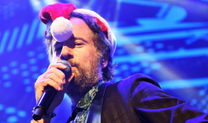 Ο Κωστής Μαραβέγιας ετοιμάζει ξανά pre-xmas πάρτι στο Floyd