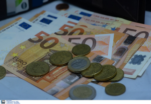 Παγώνουν οι ασφαλιστικές εισφορές το 2023 για ελεύθερους επαγγελματίες, αυτοαπασχολούμενους και αγρότες
