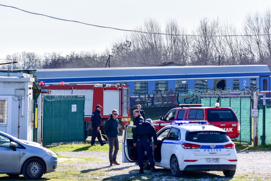 Τέμπη: Στο Κουλούρι ανακριτής, δικαστικοί πραγματογνώμονες και πυροσβεστική (Εικόνες)